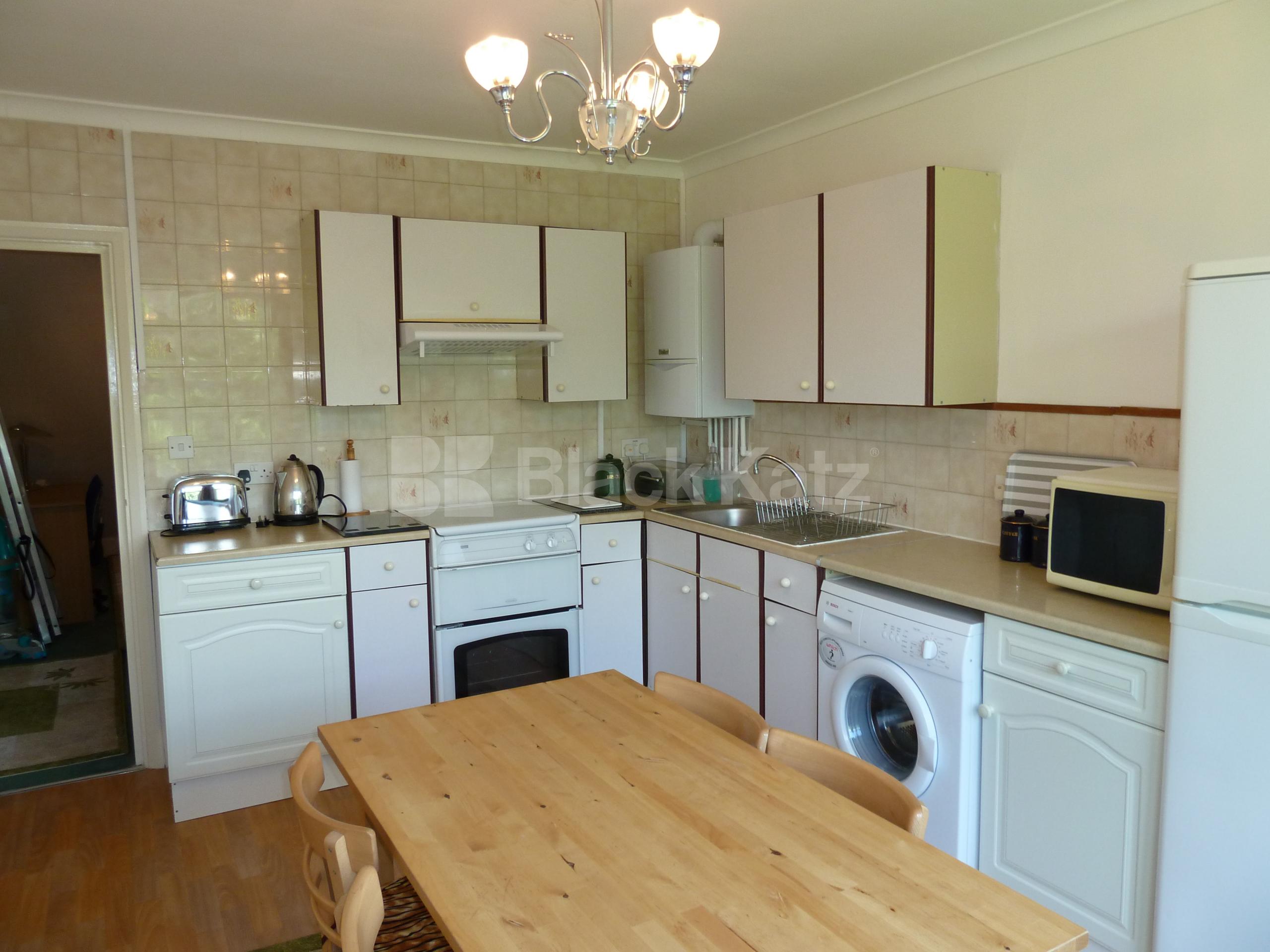 			1 Bedroom, 1 bath, 1 reception Flat			 Pemberton Road, FINSBURY PARK N4 N4